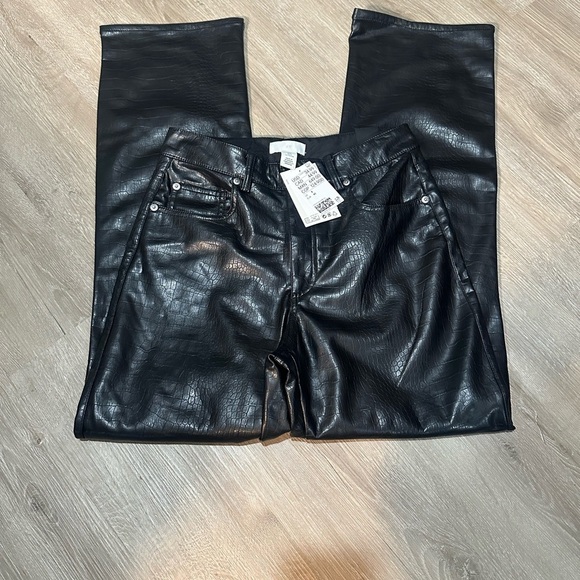 NWT H&M Faux Black Leather Straight Leg Pants Womens Size 8 😻 - Picture 1 of 6